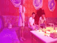 独家探花主播KTV淫乱派对：学生妹御姐白领齐聚歌厅狂欢