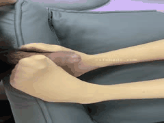 眼镜熟女高中老师丝袜足交诱惑：粉嫩小穴让人欲罢不能