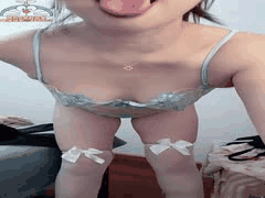 白皙熟女陈圆圆丝足诱惑道具自慰高潮