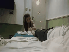 足浴店勾搭韵味熟女！花三千带回酒店反客为主，抱着屁股猛操少妇