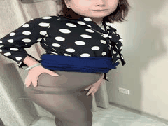 丝袜熟女贵妇诱惑：脱内裤露美鲍，忍不住想大肉棒调教