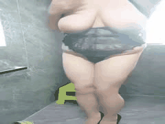 快手60万粉丝熟女小芳巨乳福利：情趣丝袜骚舞挑逗，吊钟奶子晃荡诱人