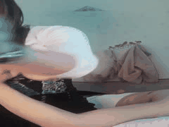 路少街头猎艳：丰满熟女乳交舔奶迷离娇喘