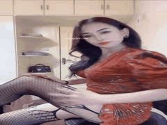 SS琴姐快手熟女丝袜诱惑：无内隔丝抚摸粉嫩骚穴，肉嘟嘟超可爱！