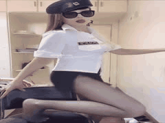 快手SS琴姐熟女丝袜诱惑，自摸粉嫩骚穴肉嘟嘟超可爱