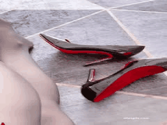 鹰姐熟女诱惑自拍：大波浪烟熏妆配丝袜高跟，床上吸干男人的大尺度福利合集