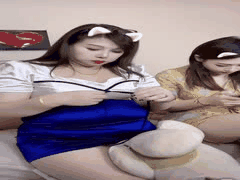 抖音雪姨阿姨红色开衩裙巨乳肥臀诱惑，假阳具猛插大骚穴