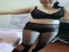 抖音单姐熟女福利：风骚巨乳丰臀情趣裸舞道具自慰秀