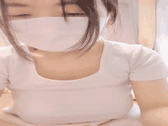 巨乳离异少妇直播首秀！大奶晃荡眼花缭乱，近距离骚穴特写超诱惑