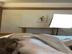 巨乳熟女骑乘诱惑：蓝色紧身衣配红色丝袜，大肥臀摇曳拉满魅力