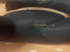 抖音单纯得雅儿熟女福利：苗条少妇情趣内衣撒尿自慰私拍