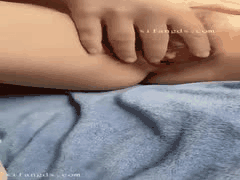 抖音单纯得雅儿熟女福利：苗条少妇情趣内衣撒尿自慰私拍_2