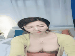 熟女直播：短发眼镜少妇茉莉花妖大奶肥臀遭大黑牛高跟狂震，高潮喷水失控