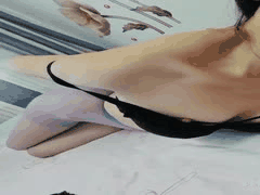 快手苗条熟女肉丝自慰福利，骚舌淫语极度诱惑