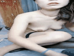 街头少妇直播风骚自慰！开档黑丝掰逼撅臀撕袜超懂男人