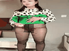 抖音丝袜熟女大尺度反差诱惑：温柔华贵少妇脱衣变骚浪母狗，韵味十足百看不厌