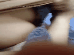 性感熟女邻居老公上班时上门勾引，牛仔裤下骚穴淫水直流，激烈操干特写高潮