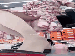 抖音熟女馨爷丝袜高跟调情诱惑：短发少妇小母狗的付费福利秀