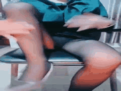云南月宝熟女丝袜骚舞诱惑：掀裙露私处跳蛋玩水，身材完美淫水泛滥