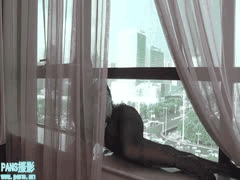 熟女模特熙媛私房丝袜诱惑：窗纱后缓缓脱衣露巨乳，撩人极品必看！