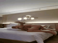 妖精气质中年熟女放尿圣水play！男人狂饮忍不住，用手机记录大尺度自慰啪啪私拍福利