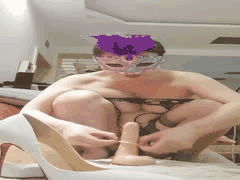 巨乳熟女广场舞骚舞诱惑：道具自慰私拍福利，情趣内衣网袜母狗秀