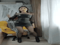 丝袜诱惑：性感苗条少妇美腿私拍，神秘黑森林让人忍不住探索！超多福利视频合集