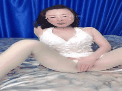 丝袜熟女九妹付费定制：无内诱惑自慰，旗袍高跟各种姿势挑逗