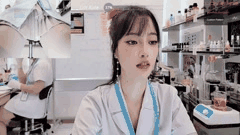 大学生实验室双视角直播_上面认真实验下面狂野自慰_超刺激新鲜玩法_1