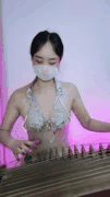 艺术才女妹妹闺蜜被迫下海主播激情裸舞古风弹琴道具自慰高潮让你身临其境欲火焚身