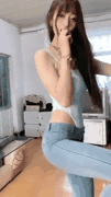 快手热舞_骨感美少女瑜伽裤与皮裤牛仔裤魅惑摇臀秀