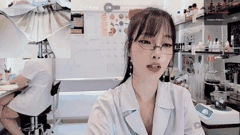 大学生实验室双视角直播_上面认真实验下面疯狂自慰_超刺激新鲜玩法