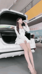 直播卖车现场美女主播闪现各种车型推荐_46