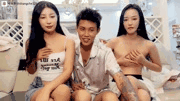 飞哥飞嫂与闺蜜露露的荒淫大尺度合集Stripchat精彩回顾_3