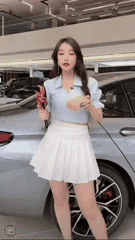 直播卖车现场美女主播闪现各种车型推荐_17