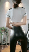 快手热舞_骨感美少女皮裤牛仔裤瑜伽裤摇臀诱惑_1