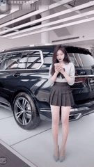 直播卖车现场美女主播闪现各种车型推荐_24