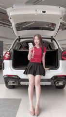 直播卖车现场美女主播闪现各种车型推荐_22