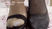 薇薇姐单人高跟鞋黑丝踩水果的精彩表演