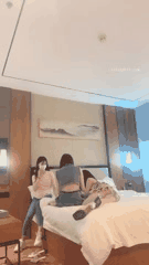 刺激的半糖主播3P双飞合集带闺蜜下海体验紧张快感_11