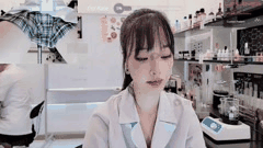 大学生实验室双视角直播_上身实验下身狂自慰_刺激新鲜玩法合集