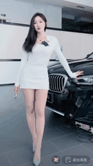 直播卖车现场美女主播闪现各种车型推荐_5