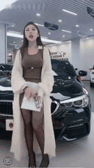 直播卖车现场美女主播闪现各种车型推荐_37