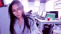 办公室禁忌狂欢_双视角主播跳蛋道具自慰_高潮刺激直击灵魂