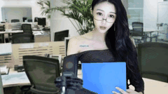 白妖妖化身妖娆秘书_职场升职记上演激情诱惑秘辛