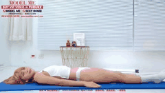 郭芳岑火辣订阅秀_诱人曲线尽显撩人魅力欲罢不能