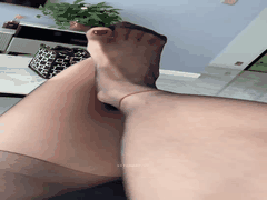 抖音网红宋宋重金私拍_丝袜美腿学生萝莉自慰福利