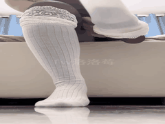 洛洛莓04年甜美女大学生反差骚浪_棒棒糖插穴道具自慰丝袜足交