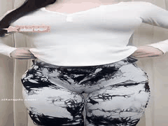 快手网红小软糖极骚骆驼趾诱惑，紧身衣下身材火辣爆表！