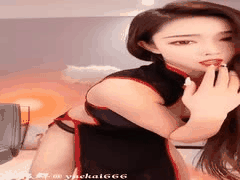 快手百万粉丝饭饭绝版内衣骚舞！摸B高能诱惑重磅流出，东方大美人最大尺度